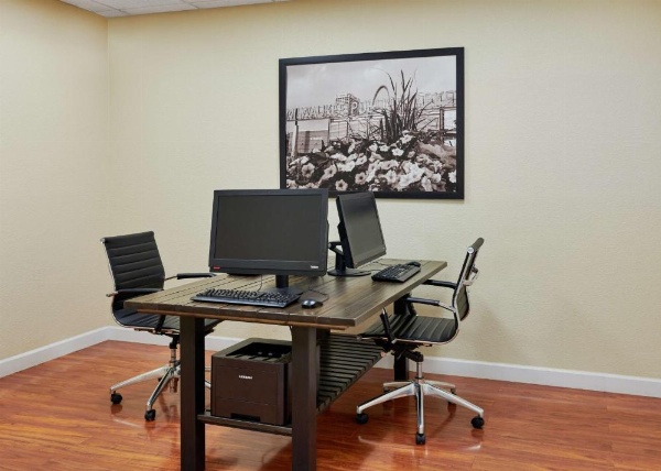 Best Western Plus Milwaukee Airport Hotel & Conference Center image 9